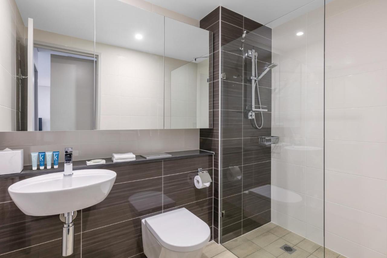 Meriton Suites North Ryde Sydney Exterior photo A modern bathroom with a shower cubicle