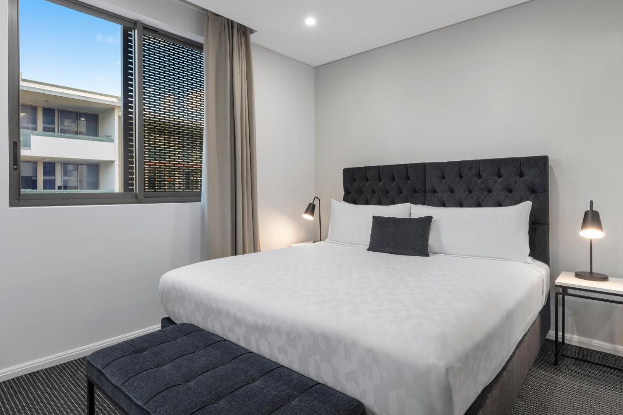Meriton Suites North Ryde Sydney Exterior photo A bedroom at the hotel