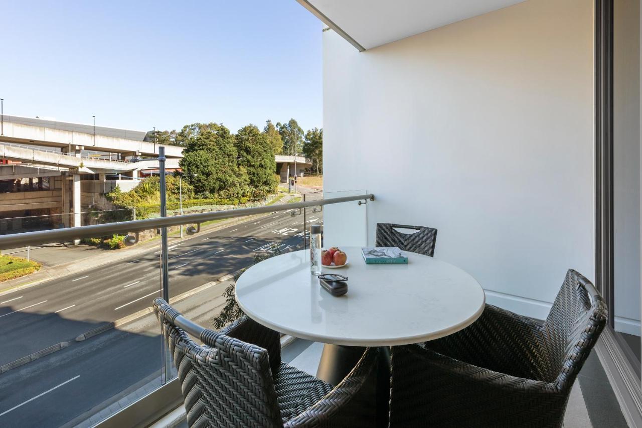 Meriton Suites North Ryde Sydney Exterior photo A balcony