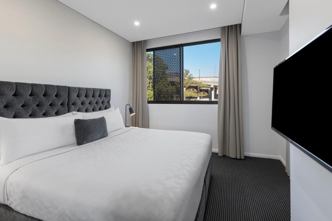Meriton Suites North Ryde Sydney Exterior photo A bedroom at the hotel