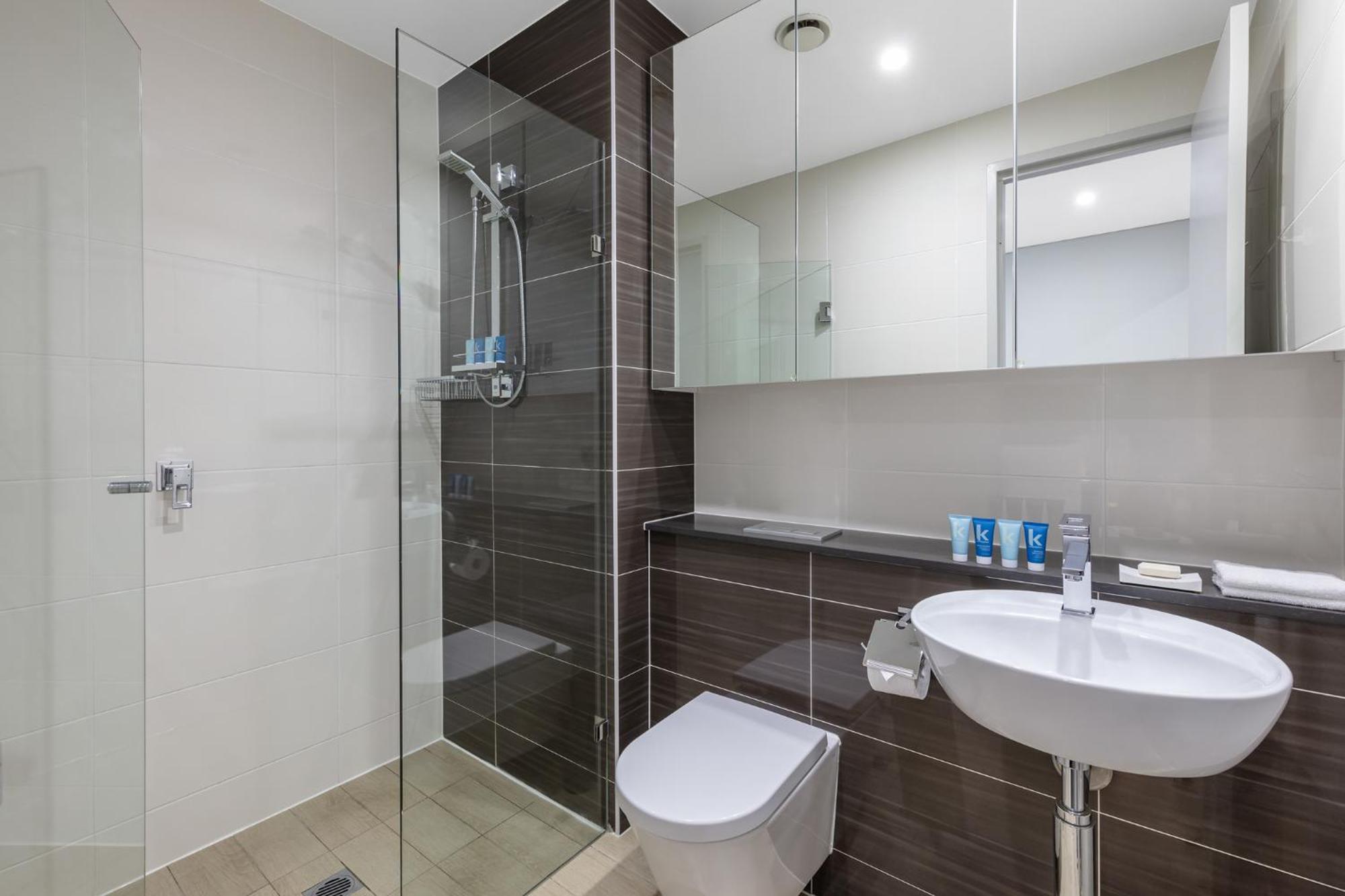 Meriton Suites North Ryde Sydney Exterior photo A modern bathroom